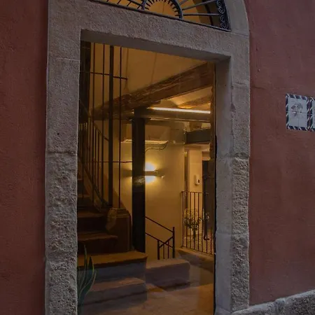 La Casa Del Miracle Apartment *